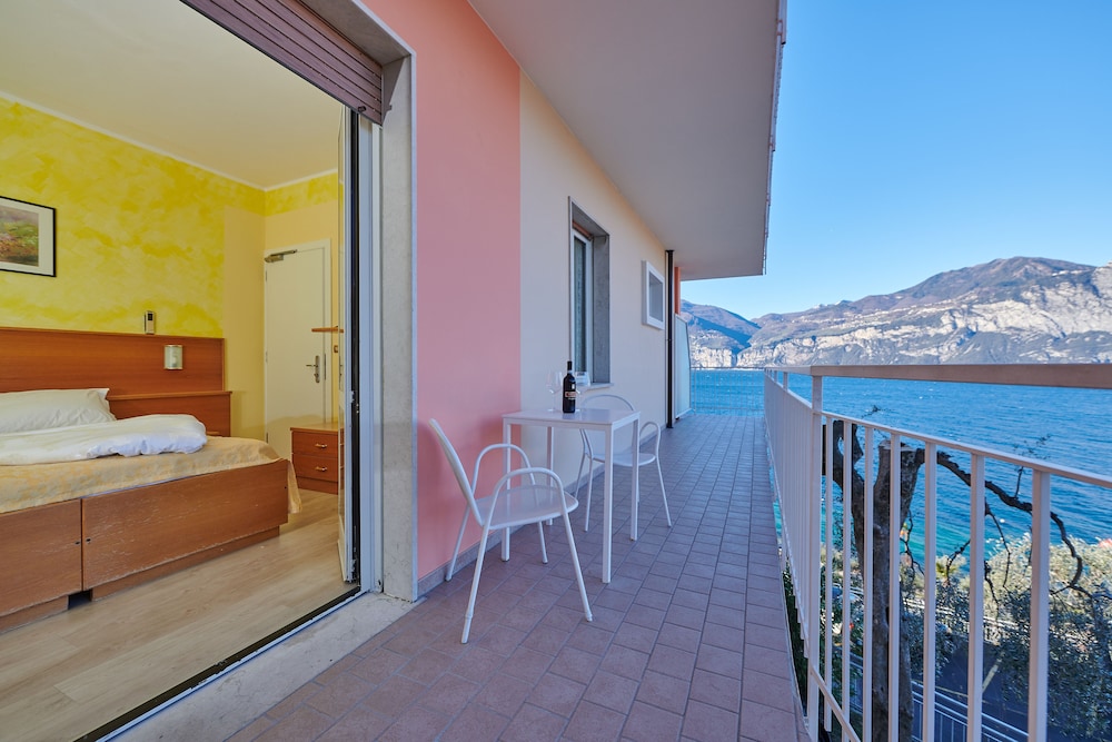Classic Quadruple Room, 1 Bedroom, Balcony, Lake View