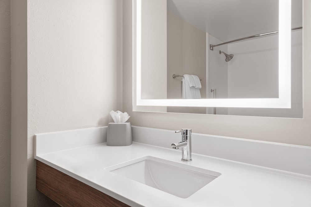 Standard Room, 1 King Bed, Accessible, Non Smoking (Communications, Accessible Tub) - Photo 6