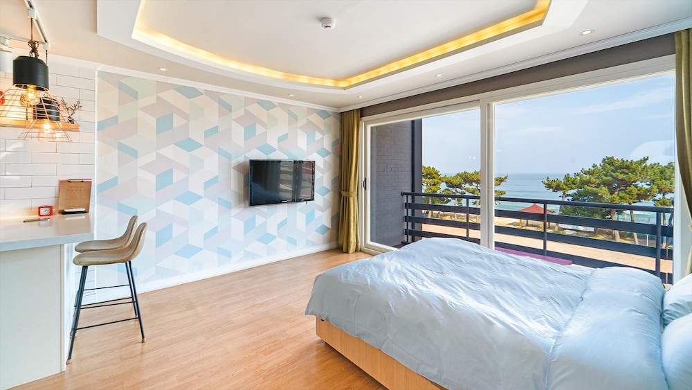 Basic Room, 1 Bedroom (Earl Gray 303 (Ocean View)) photo 1