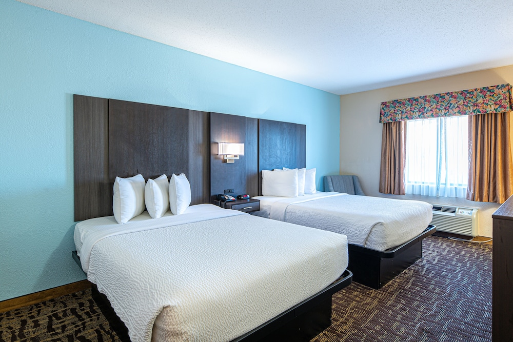 Standard Room, 2 Queen Beds photo 2