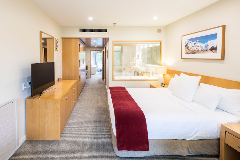 Business Suite, 1 King Bed, Mountain View