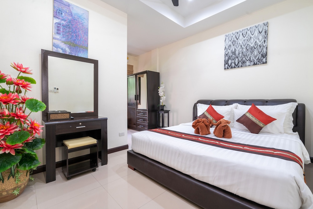 Family villa, 7 bedrooms, Pool view photo 2