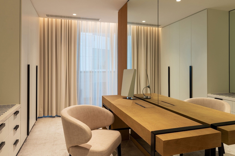 Royal Suite, 1 Bedroom (complimentary airport transfer) - Photo 2