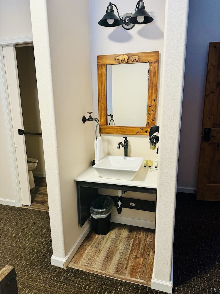 Grizzly Lodge Motel, Billede 4