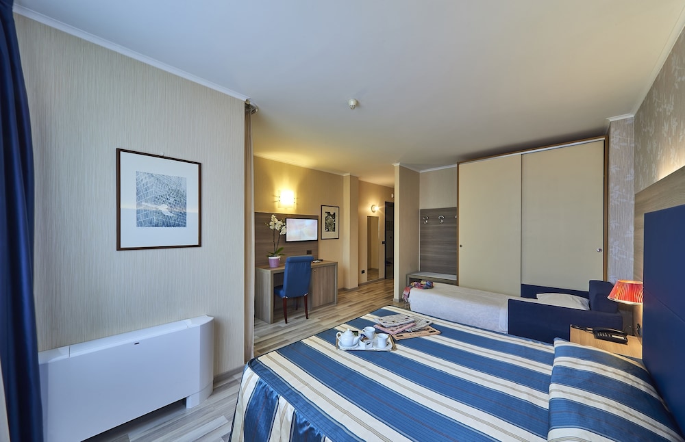 Triple Room, 1 Bedroom, Partial Lake View photo 1