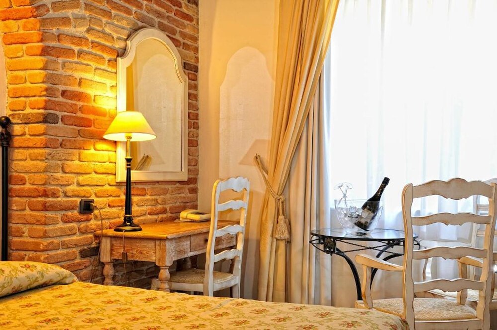 Classic Double Room Single Use photo 3