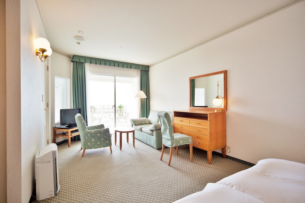 Balcony Quadruple Room (2 single + 2 extra beds), Non Smoking photo 2