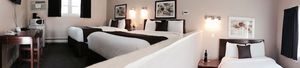 Family Triple Room, Multiple Beds photo 2