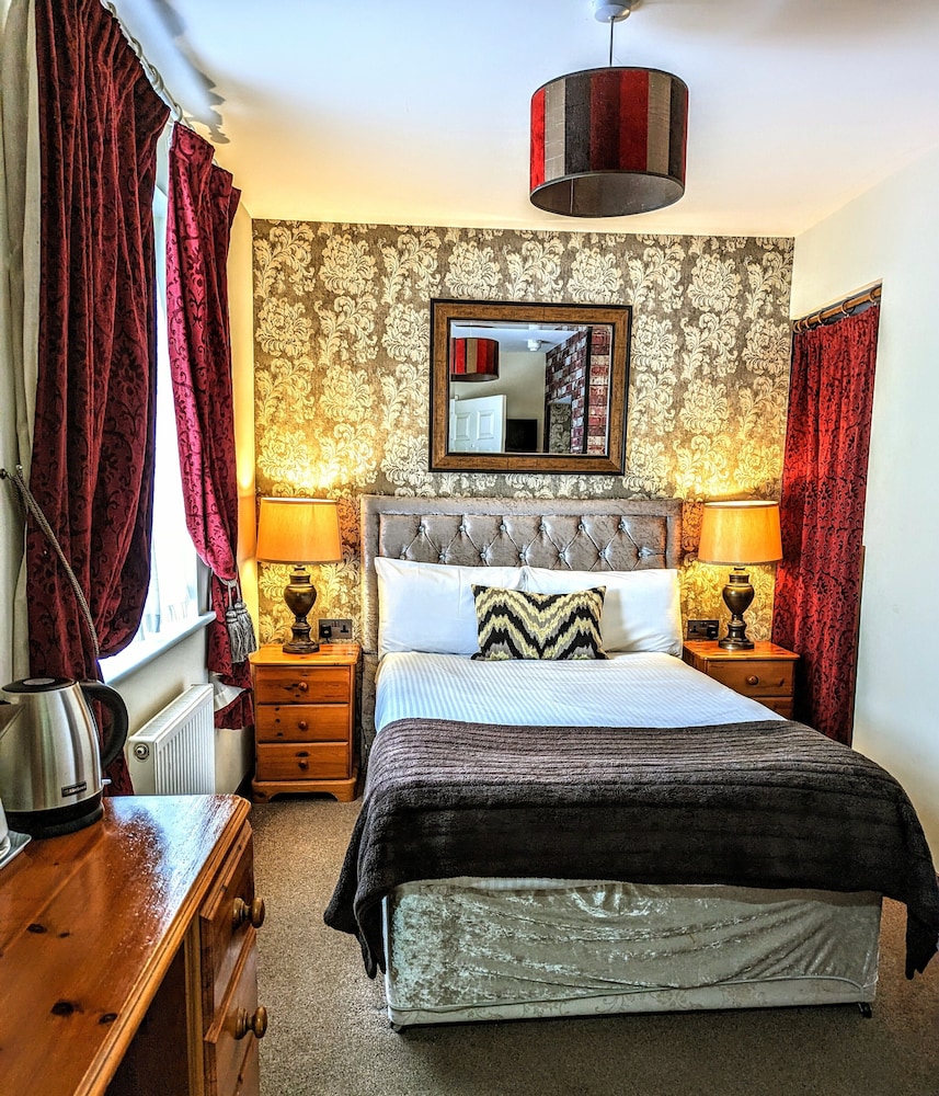 Lower Ground Floor Room photo 2