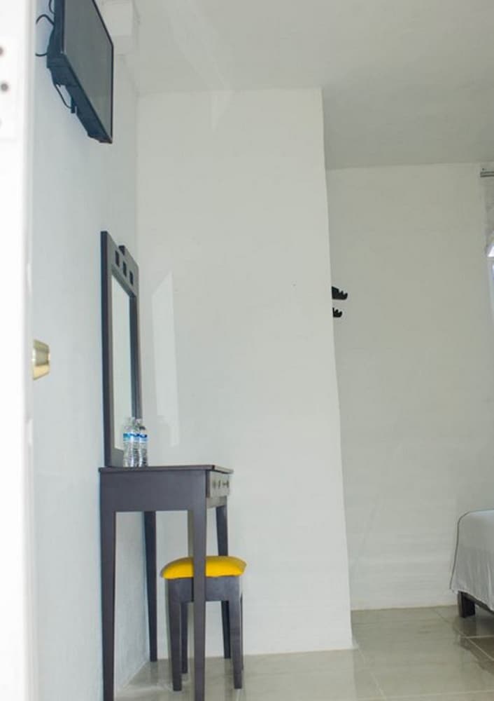 Standard Triple Room, 1 Bedroom, Private Bathroom photo 3