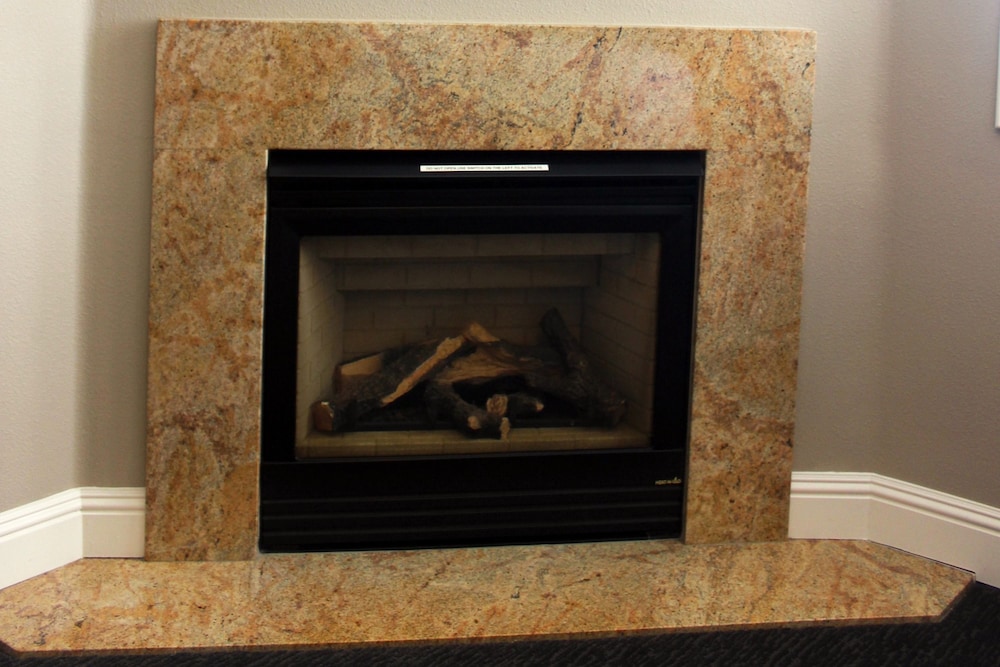 Deluxe Room, 1 King Bed, Fireplace photo 1