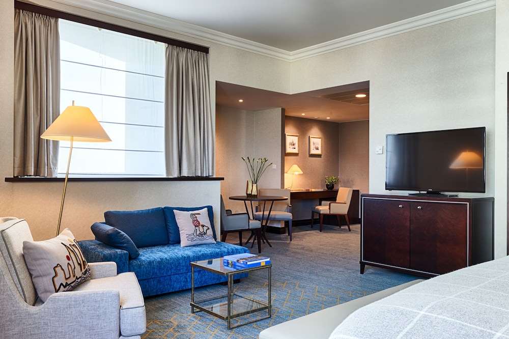 Junior Suite, 1 King Bed (Low Floor)