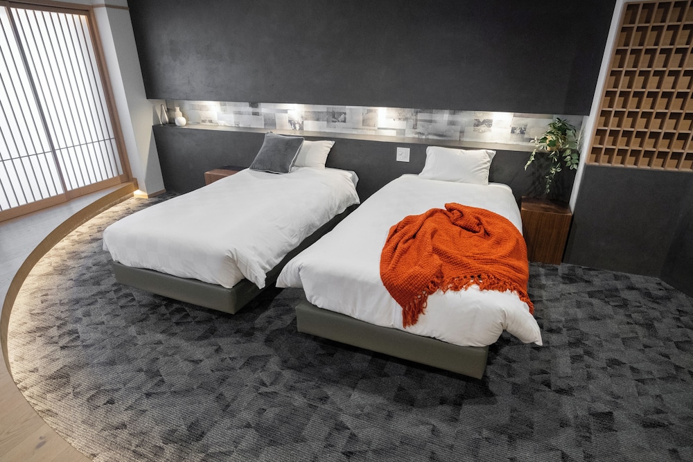 Signature Suite (Non-smoking) - Photo 9