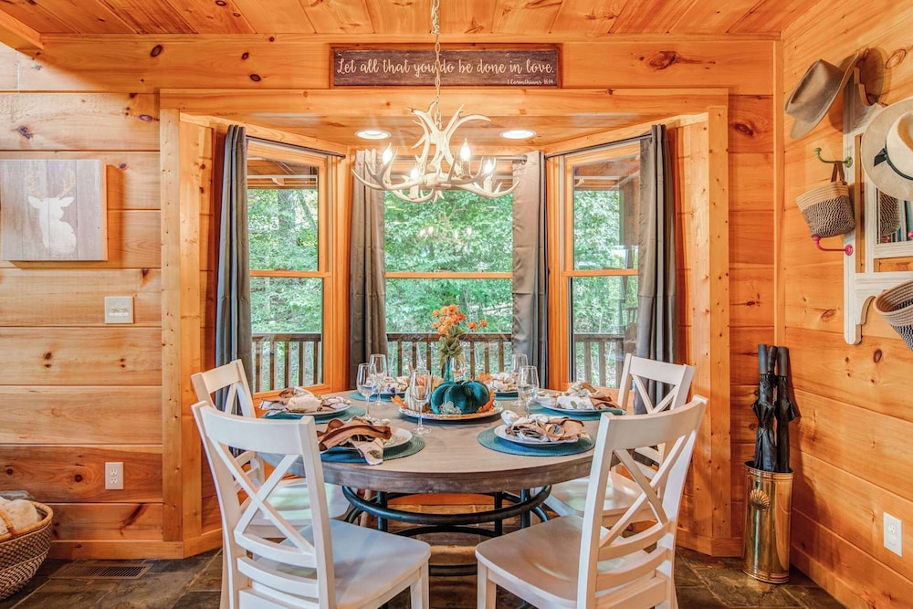 Cabin, Multiple Beds, Hot Tub, Mountain View (Whippoorwill Walkabout) photo 3