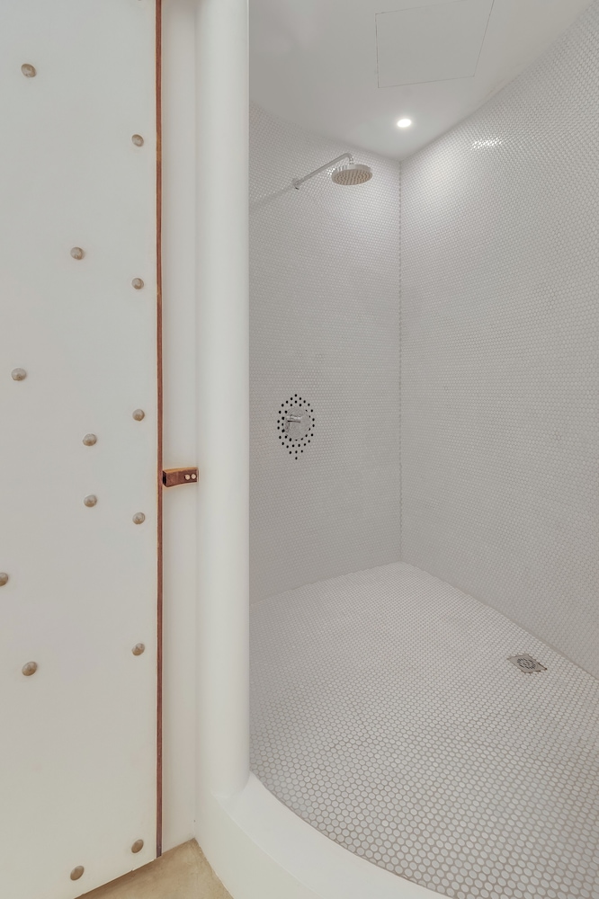 Exclusive Room - Photo 2