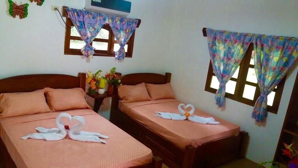 Family Room, 2 Double Beds, Garden View photo 1