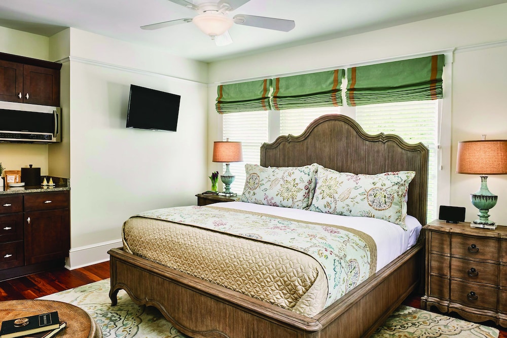 Deluxe Room, 1 King Bed, Balcony