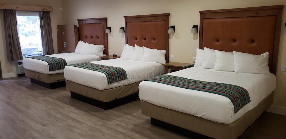 Deluxe Room, Multiple Beds