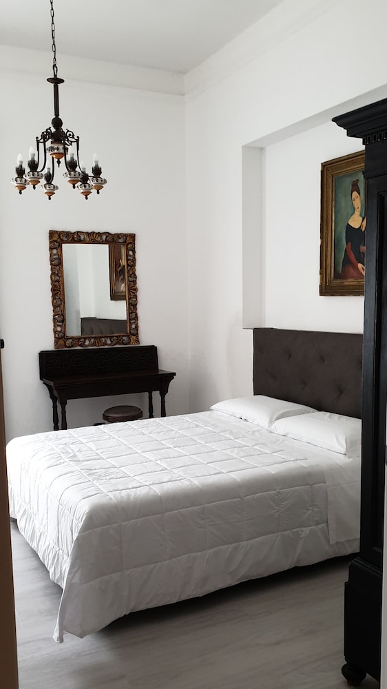 Deluxe Room - Photo 6