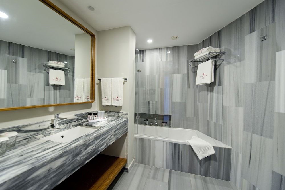 Suite, 1 King Bed, Non Smoking, Sea View