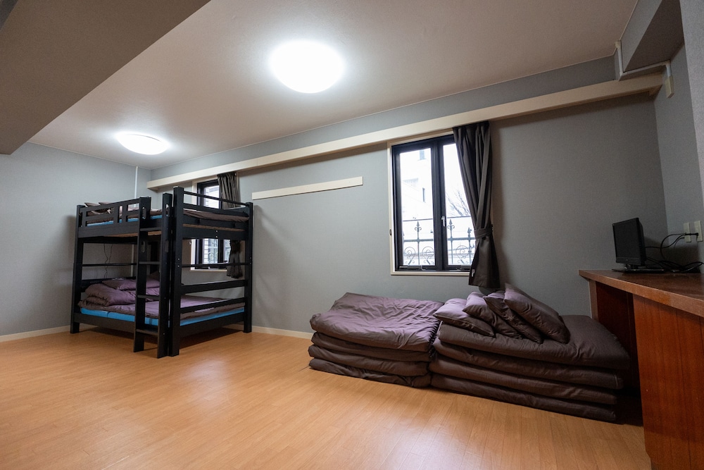 Room - Photo 1