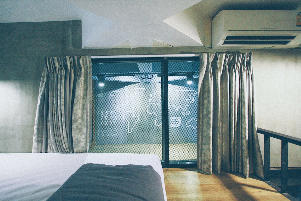 Attic Twin Private (Shared Bathroom) photo 2