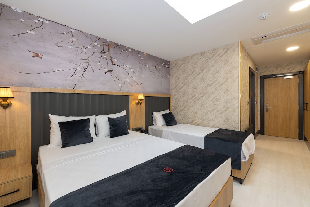 Superior Triple Room photo 3