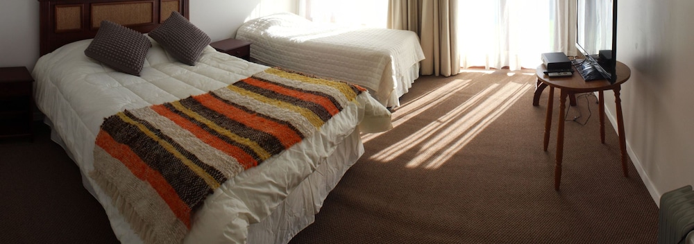 Standard Quadruple Room, Pool Access, Park View photo 1