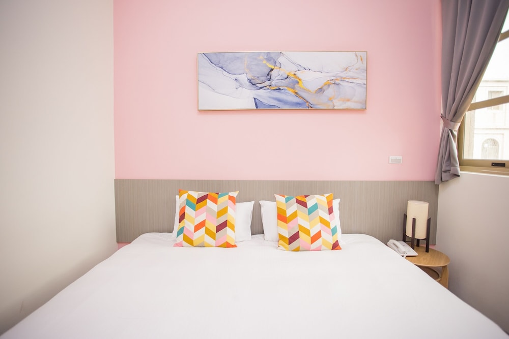 Deluxe Suite, 1 Bedroom Suite, 1 King Bed, Balcony - Photo 8