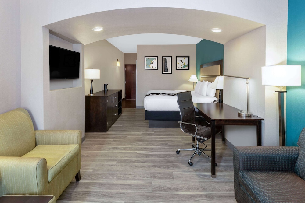 Room, 1 King Bed, Non Smoking photo 2