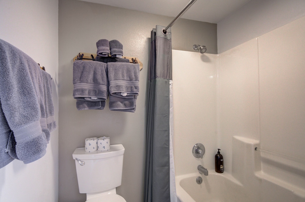 Deluxe King Room photo 2