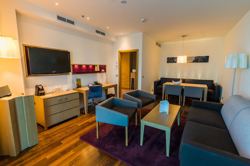 King One Bedroom Suite - Photo 9