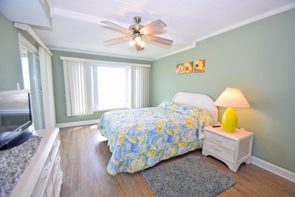 Condo, 3 Bedrooms