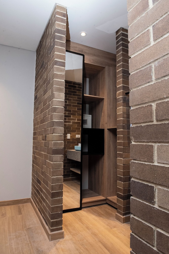 Deluxe Studio Suite photo 2