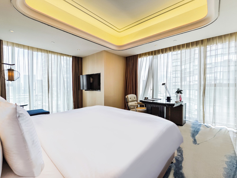Superior Double Room, 1 King Bed, City View photo 2