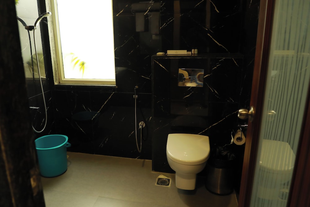Executive Room - Photo 8