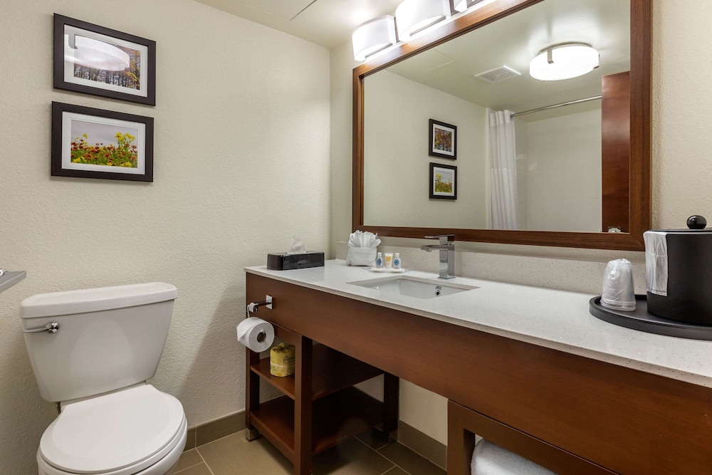 Suite, Multiple Beds, Non Smoking (Upgrade) - Photo 2