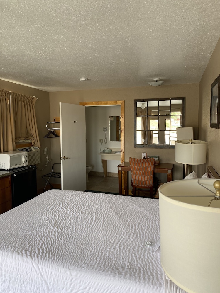 Design Room, 1 Queen Bed, Accessible photo 1