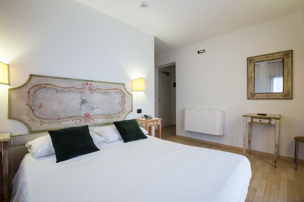 Double Room Single Use - Photo 2