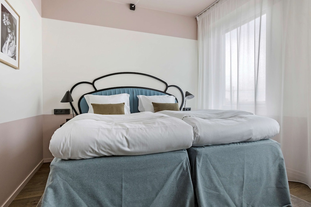 Standard Room, 2 Twin Beds, Non Smoking - Photo 6
