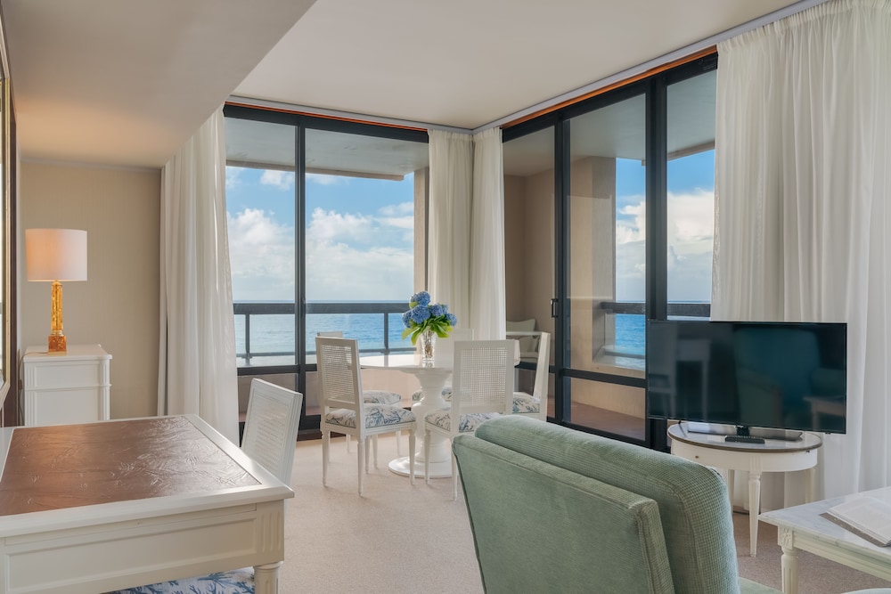 Suite, 1 Queen Bed, Sea View - Photo 1