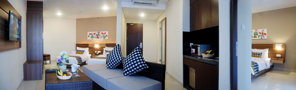 Family Room, 2 Bedrooms - Photo 1