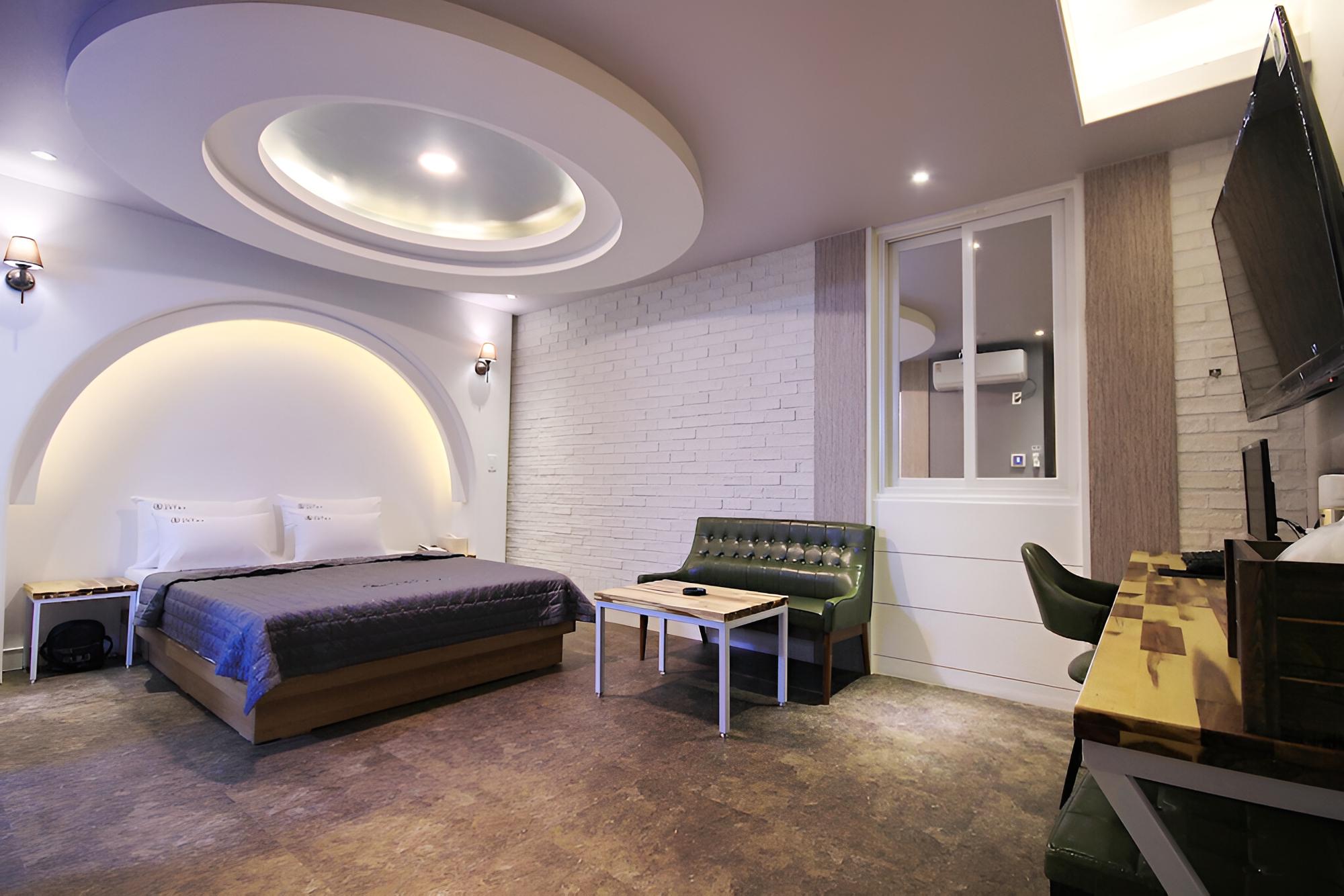 Room (Luxury (PC/Bathtub)) - Photo 3