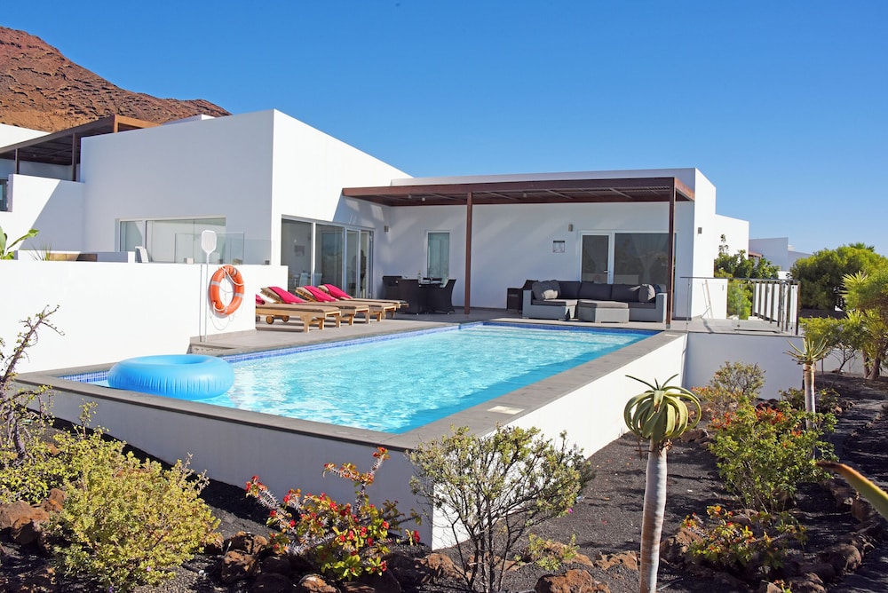 Villa Royal Deluxe: