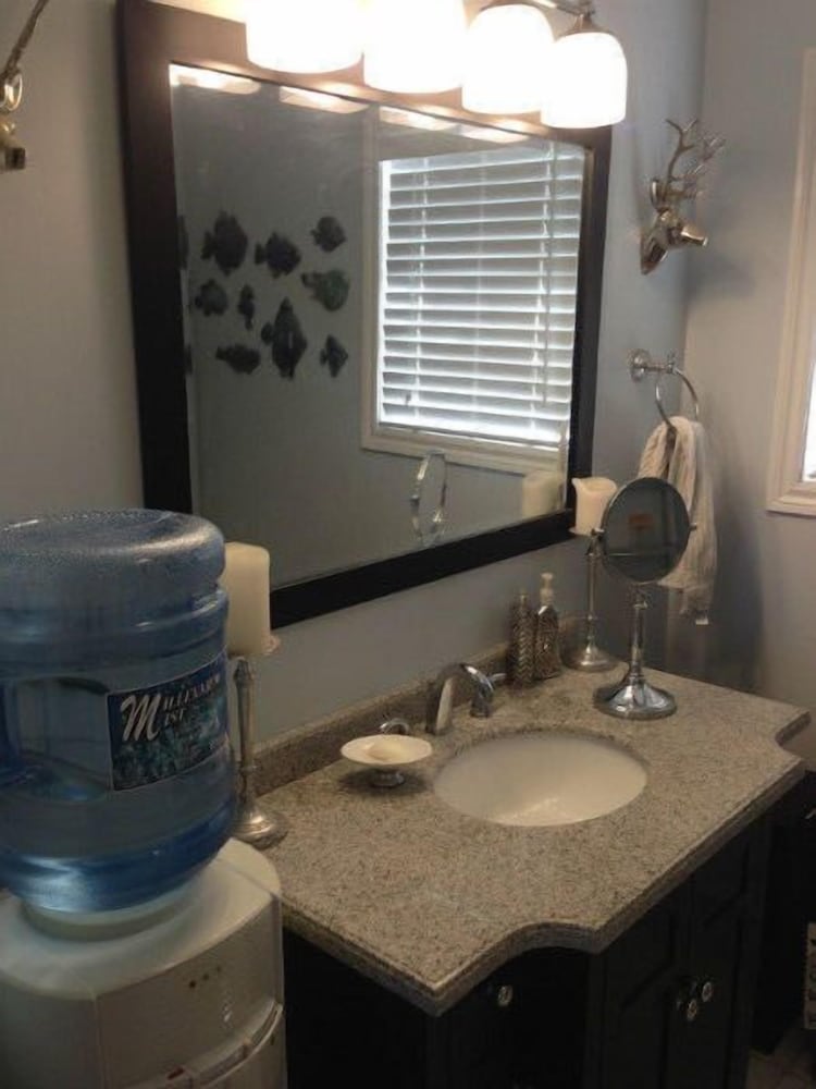 Cottage, 2 Bedrooms (RV on-site with additional beds) photo 2