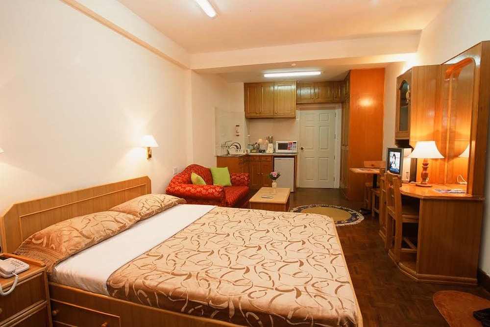 Premium Studio, 1 Queen Bed photo 3