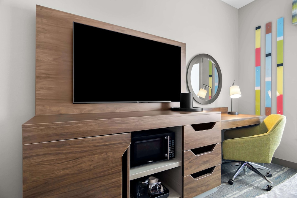 Studio, 1 King Bed, Accessible, Bathtub - Photo 3