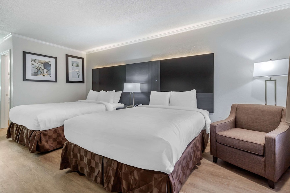 Room, 2 Queen Beds, Smoking (Efficiency) - Photo 1