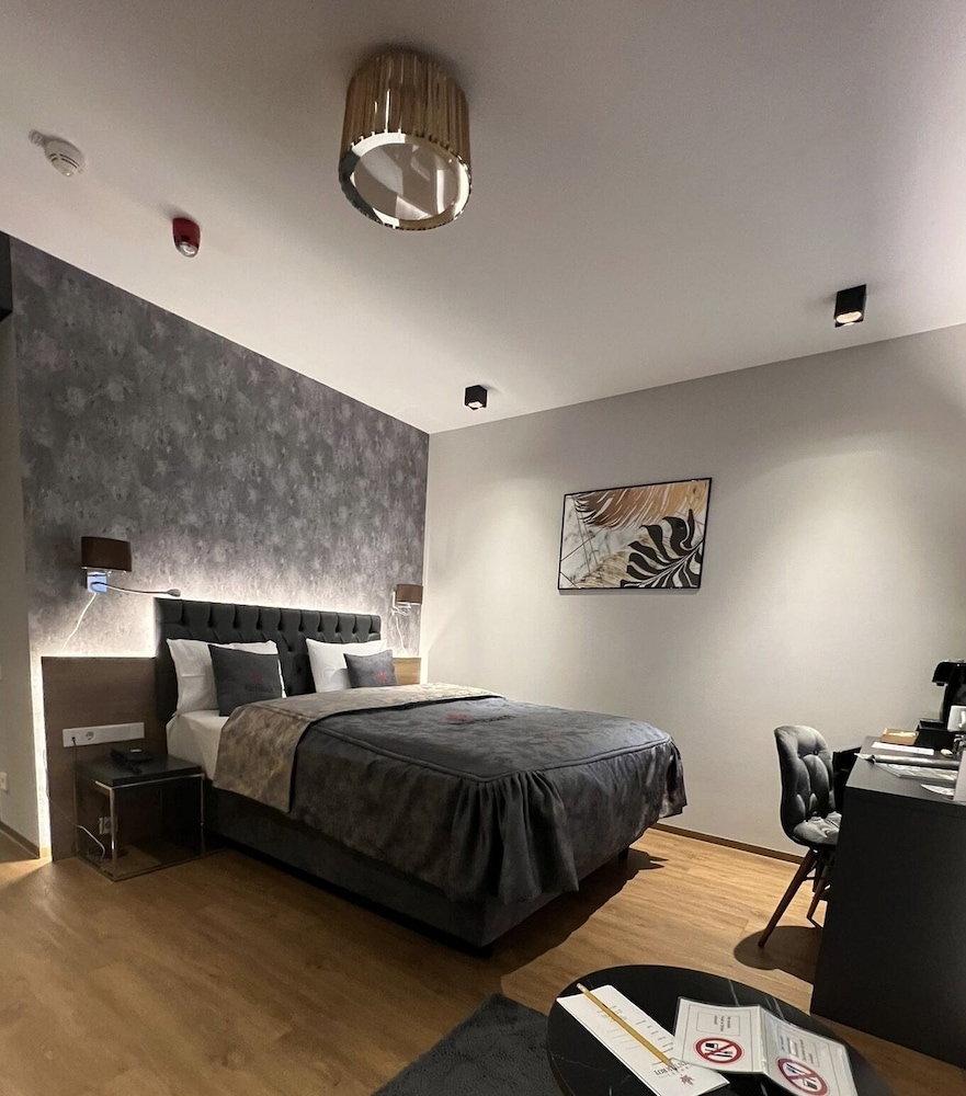 Superior Double Room, 1 Queen Bed, Non Smoking, Ensuite photo 1