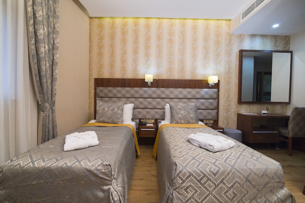 Deluxe Room with Jacuzzi photo 1